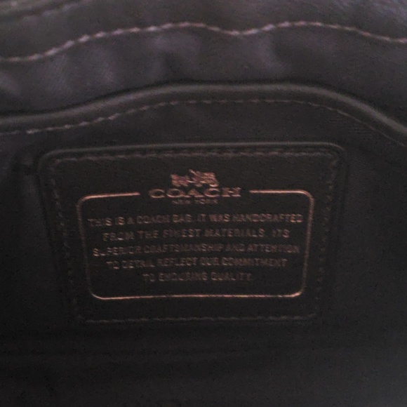 Metallic Turnlock Chain Crossbody - Picture 3 of 5